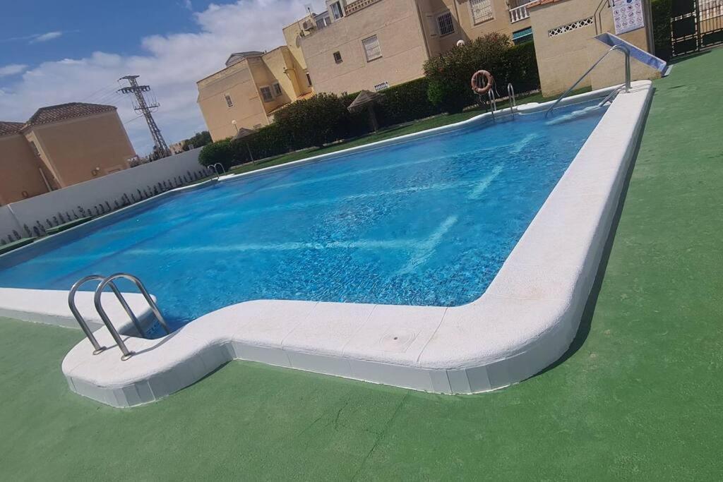 Bungalow Avec Piscine Торевьиа Экстерьер фото